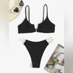 V-wire Ribbed Strappy High Cut Bikini